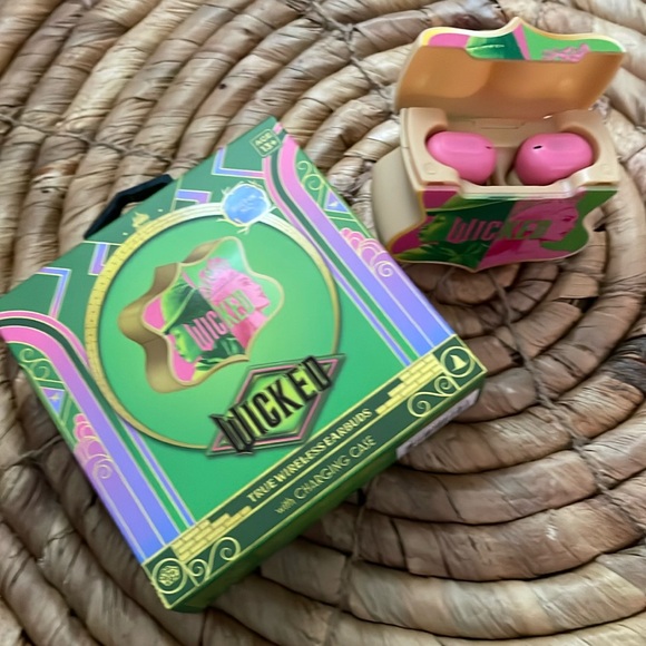 Wicked - Picture 3 of 4